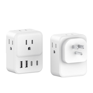 8合1 4路美国插座至英国/欧盟/美国Type-C插头旅行适配器，带双2USBA和2USB-C充电器，在英国/美国/欧盟市场紧凑使用