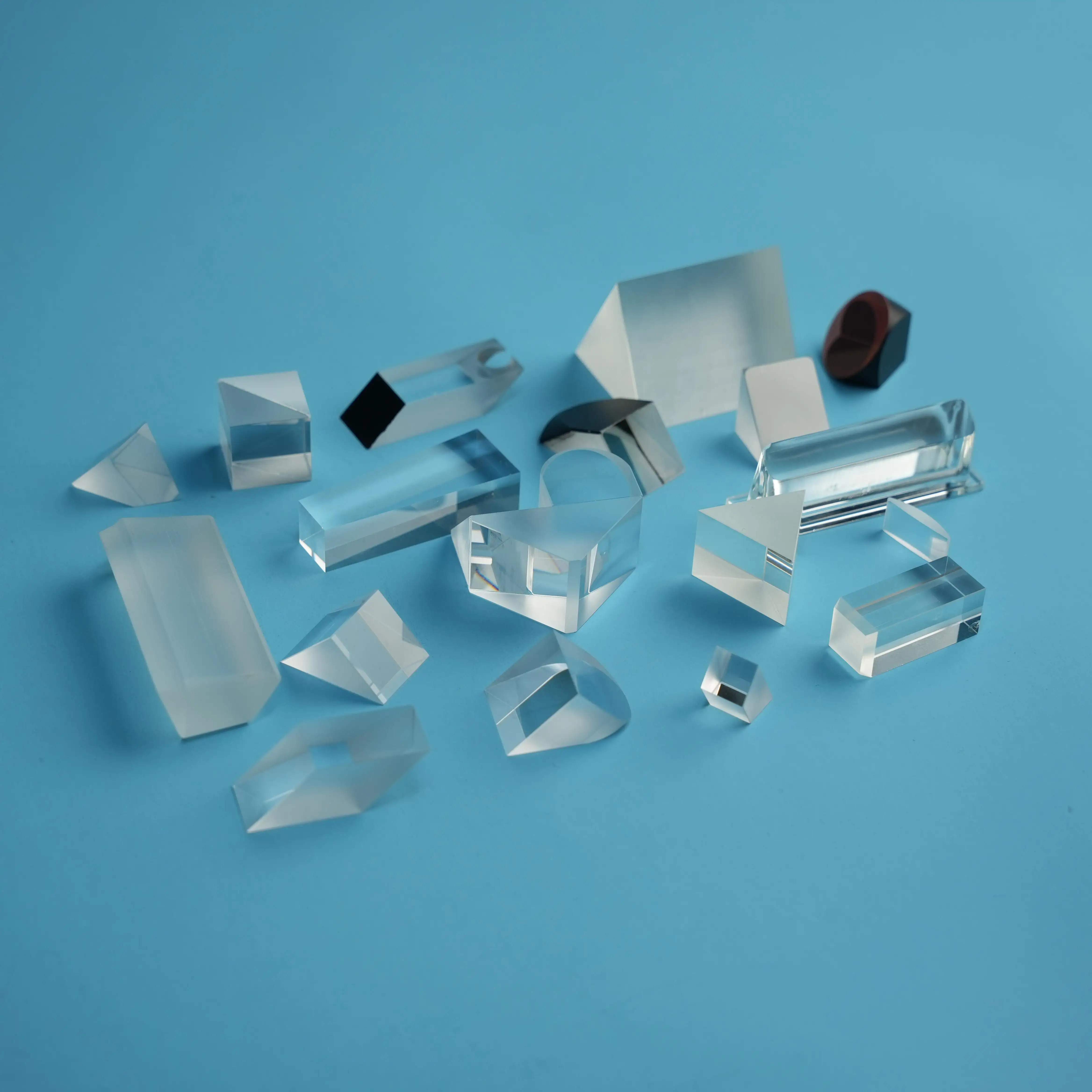 Prisma de vidro prisma de ângulo reto equilateral de linha de alta potência revestida de sílica fundida UV personalizada K9 Bk7 do fabricante