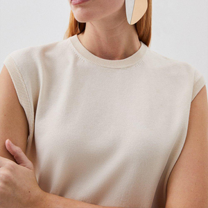 Custom Knitwear 70% Viscose 30% Nylon Ladies Knitted Pullover Sleeveless Top Round Neck White Soild Colour Women's Vests