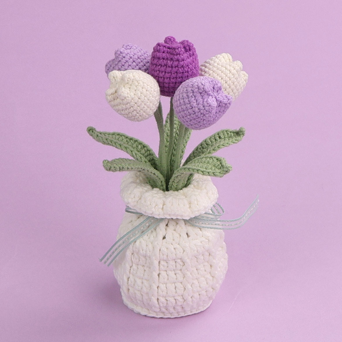 Tulipanes en jarrón morado degradado - jarrón blanco