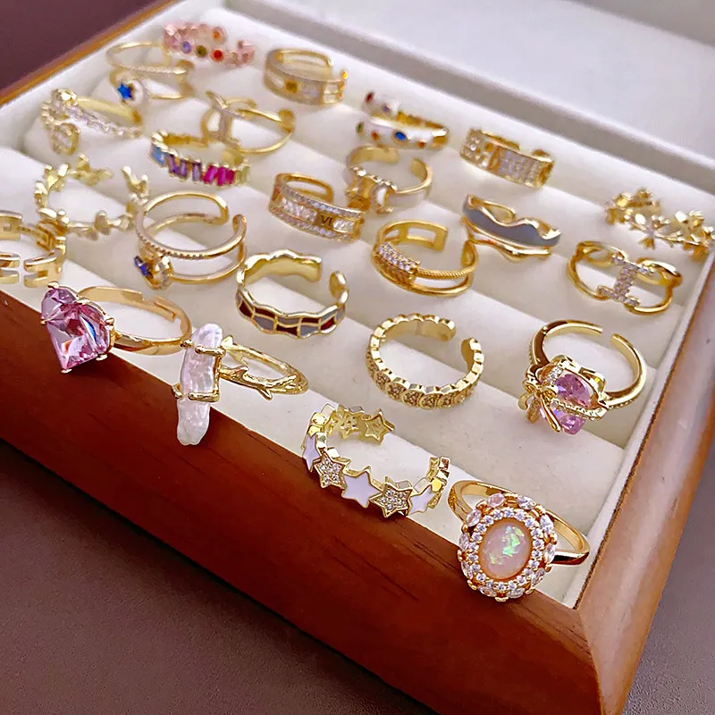 Anelli personalizzati di moda in ottone placcato oro 18k con apertura e smalto con diamanti di lusso con zirconi per gioielli da donna