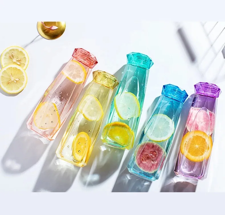 Botella de agua de plástico transparente con forma de diamante de 20oz con logotipo personalizado nuevo y creativo respetuoso con el medio ambiente, sin BPA