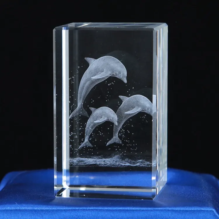 プロの税関カスタマイズされた3D動物クリスタルレーザー刻印小さなガラス動物置物3Dクリスタルイルカ