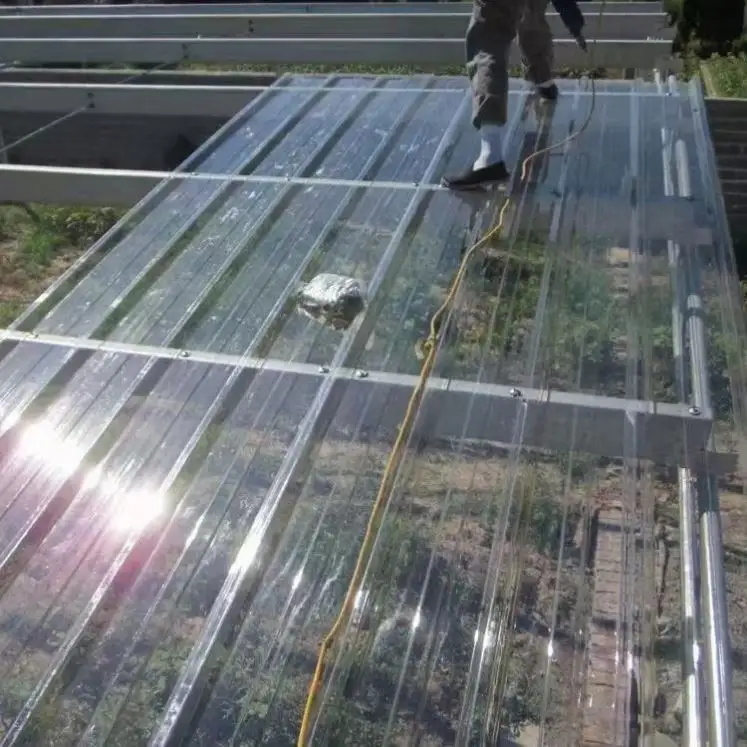 10 ans de garantie panneau ondulé en polycarbonate de feuille de toit en plastique transparent de PC pour la salle de soleil de serre de toit de bâtiment