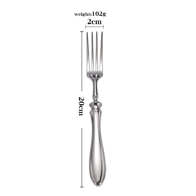 Tenedor de mesa plateado