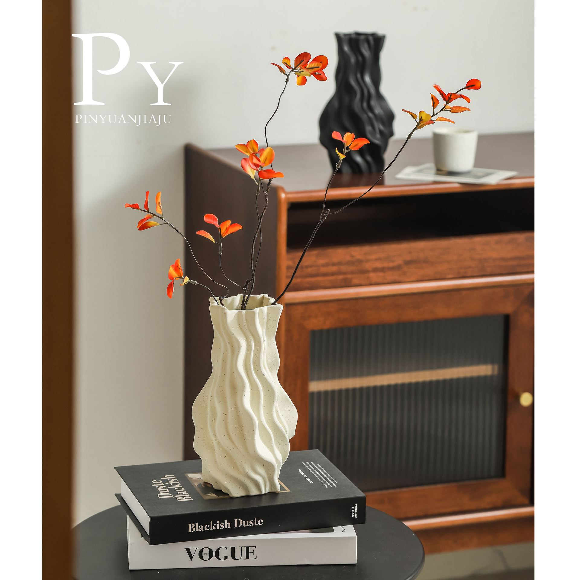 Vase plissé (21cm)-blanc mat petites feuilles rouges