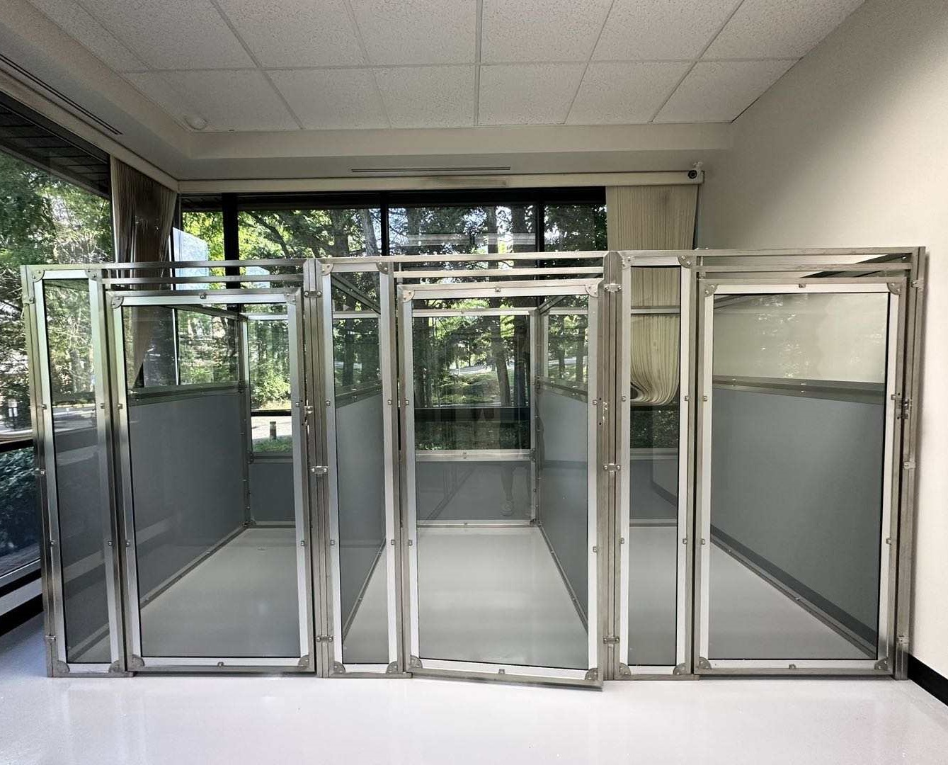 FRP Kennel with Tempered Glass Door