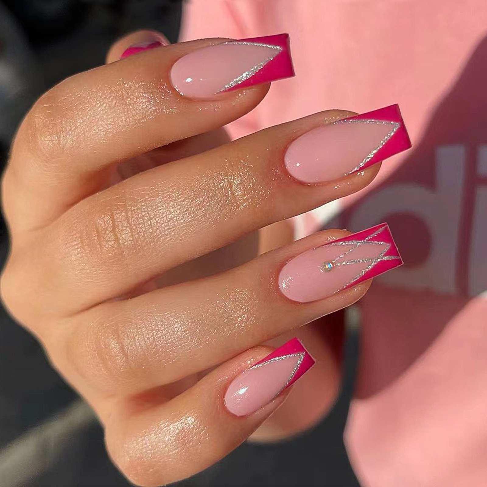 Estilo francés con diamantes.