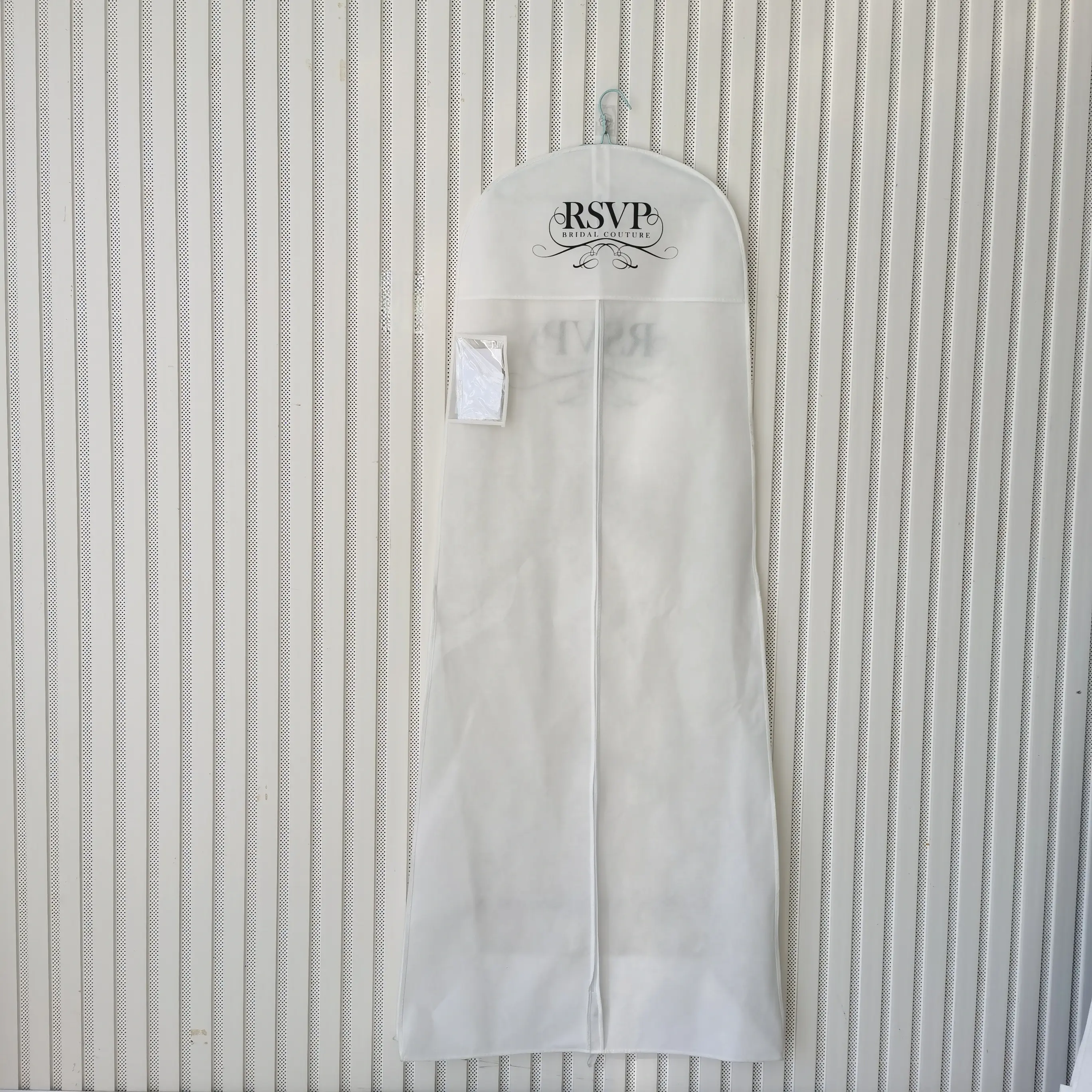 Saco de vestido de noiva branco luxuoso de 24*72 polegadas, saco de roupa com estampa personalizada, saco dobrável para cobrir poeira e roupas, ideal para casamento