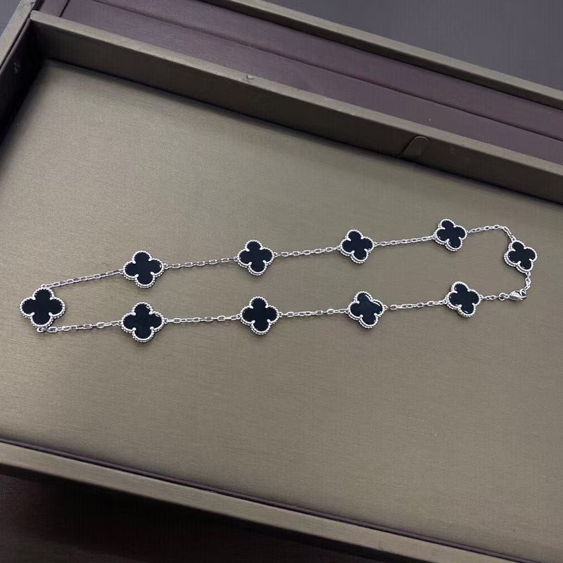 Or blanc agate noire