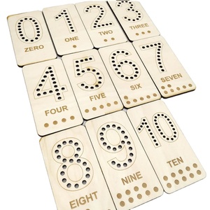 木製の数字数学教育レーシングおもちゃ、モンテッソーリカウント学習ボード - Product Image 1