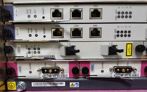 MA5683T XG-PON OLTデュアルH801X2CD 10GE 1:128スプリットGPBD/GPFD FTTH 4G/WIFIネットワーク用10GへのスムーズなGPONアップグレードに対応