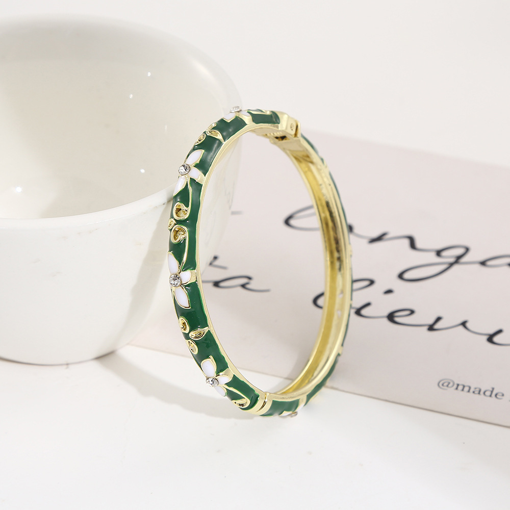 Hd-052 golden rich-dark green-white