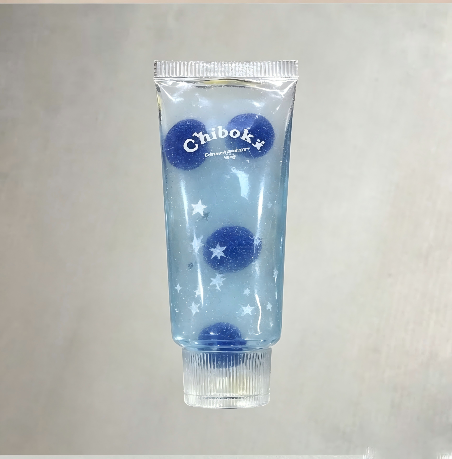 Pincée de dentifrice à la myrtille