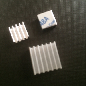 Himbeer-Pi-Kühlkörper mit wärme leitendem Klebeband - Product Image 1