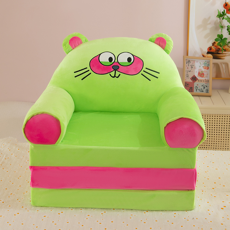 Gato de ojos torcido verde