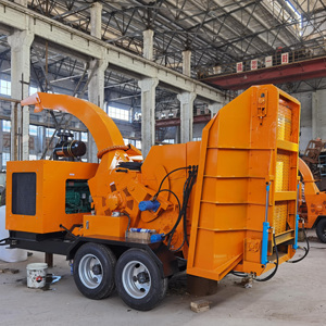 Albero della silvicoltura idraulicamente cippatrice per legno resistente Crusher telecomando pista Chipper legno cippatrice per la lavorazione dei tronchi in loco - Product Image 1