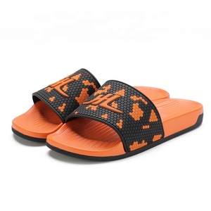 Xsheng OEM Anti bakterielle Folien Feuchtigkeit transportierende weiche Sandalen Bunte Hausschuhe Benutzer definierte Slide Sandalen Kälte beständige Folien - Product Image 3