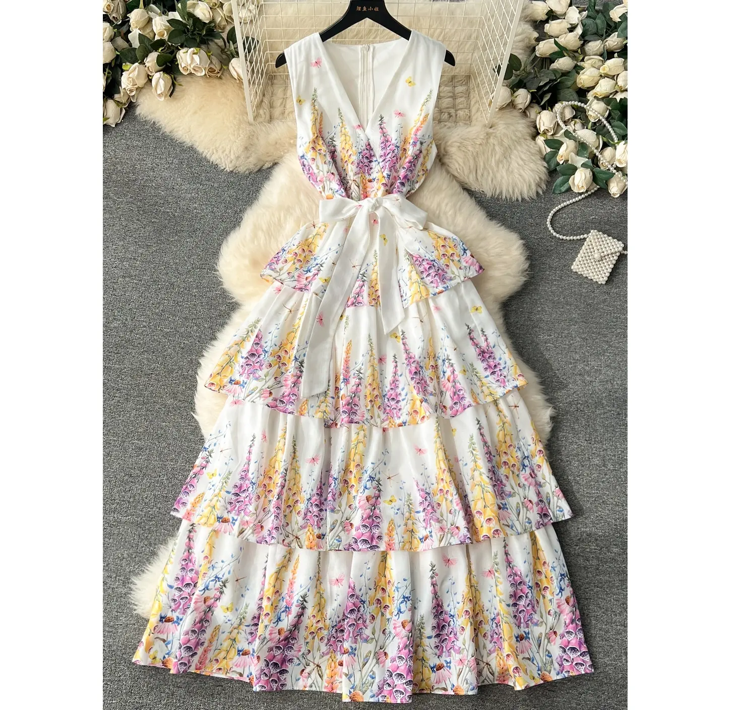 2024 estilo de vacaciones de primavera temprana con cuello en V mangas acampanadas Mini vestido de pastel pintado de múltiples capas