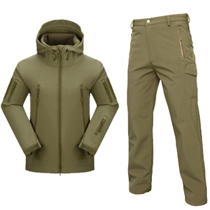 Hooded Soft <span class=keywords><strong>Shell</strong></span> Jacket Set Wind dicht Wasserdicht Warm Outdoor Shark Skin Herren mantel und Hose für Herren