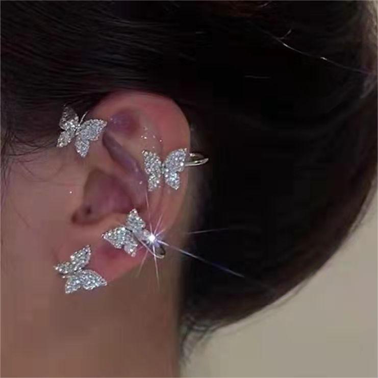 Oreille gauche argentée
