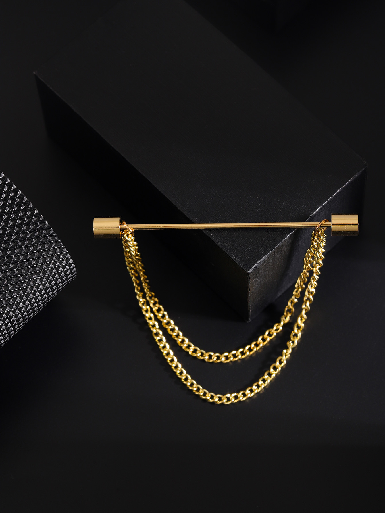 Smooth cylindrical gold belt chain