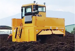 Composting <strong>Machine</strong> Track Type Compost Turner Organic <strong>Fertilizer</strong> Fermentation Equipment <strong>Compound</strong> Compost Making <strong>Machine</strong> for Farm
