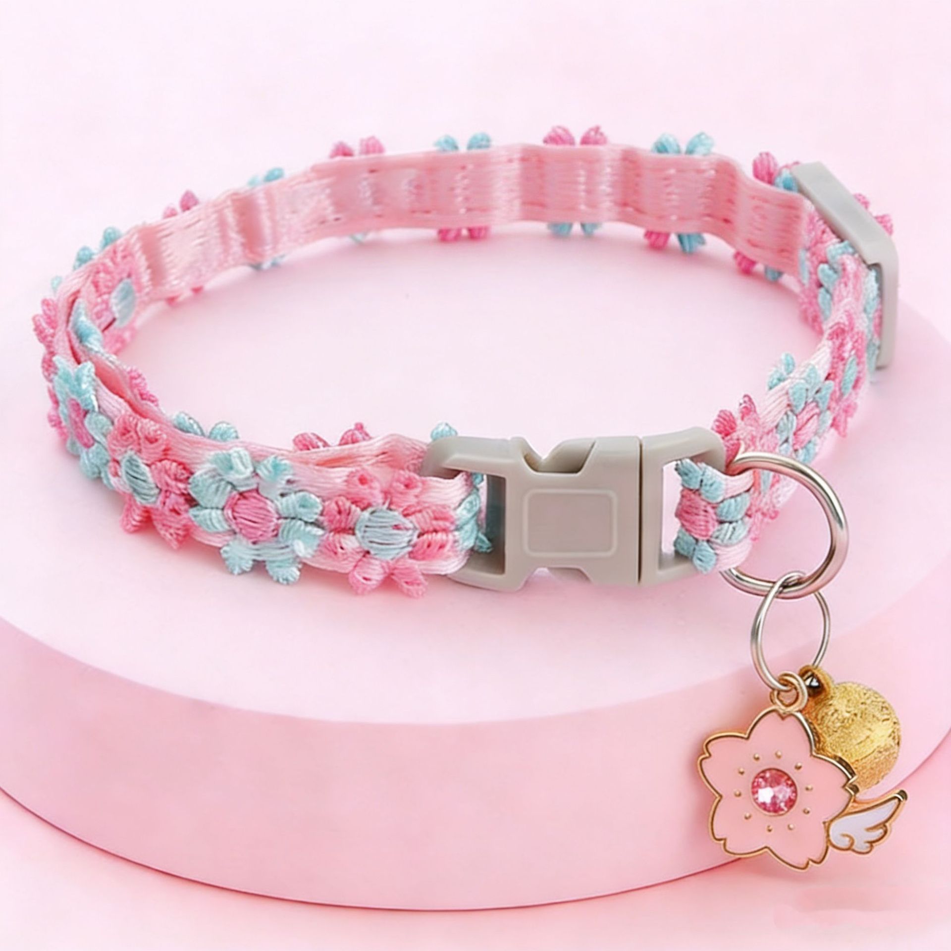 Fleurs bleues et roses