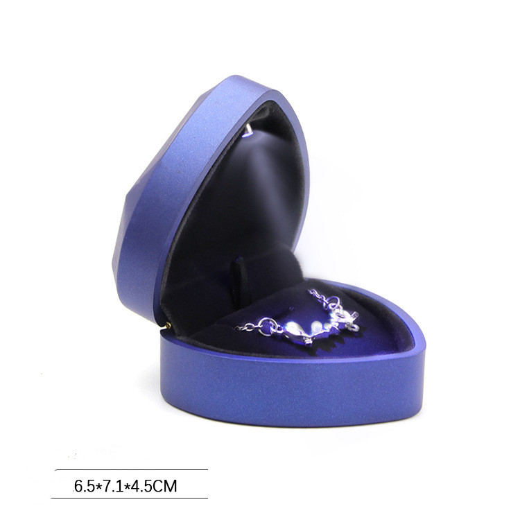 Bleu-boîte à collier