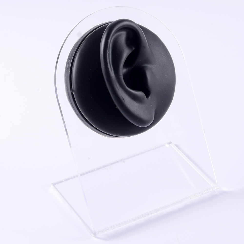 Oreille droite noire