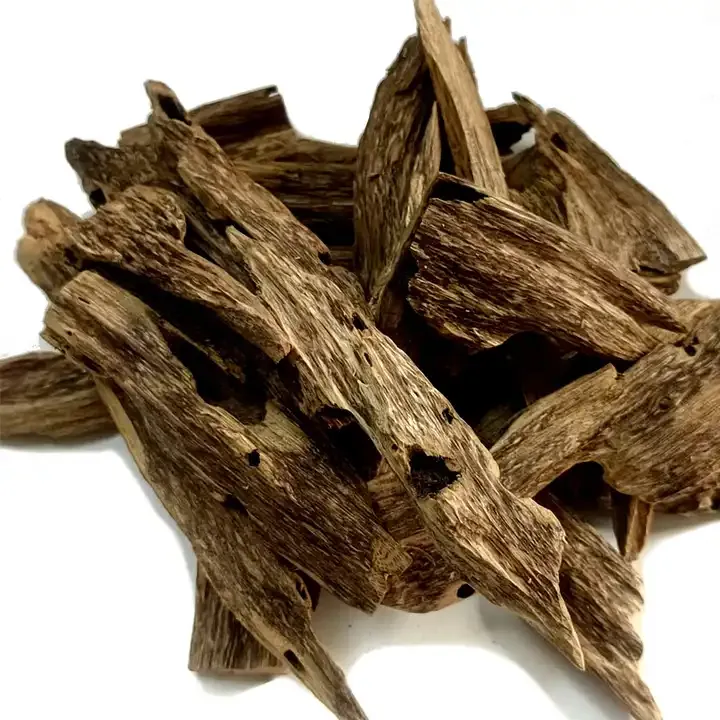 광시 Waiwei 중국 천연 순수 시끄러운 Agarwood 칩 등급 AA + 중국에서 나온 외부 목재