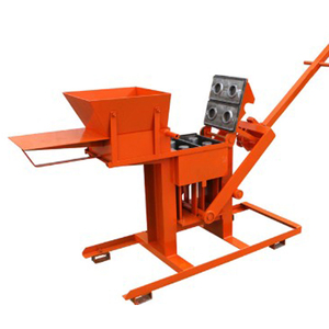 Используется машина для изготовления строительных блоков из глины - Product Image 2