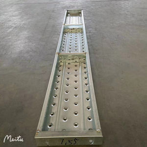 Tablón de andamio de tablero de metal de cubierta de acero galvanizado de 300mm de ancho europeo con ganchos para marco de andamio de albañil al aire libre - Product Image 6