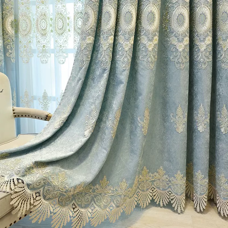 Broderie en tissu bleu clair