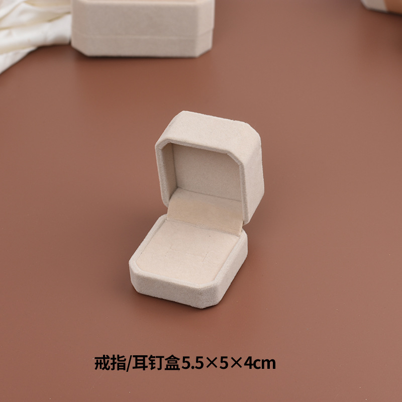 Ring and earring box