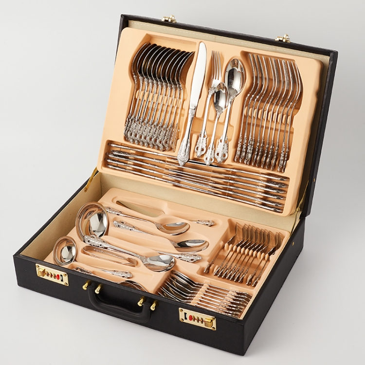 ensemble de couverts en argent