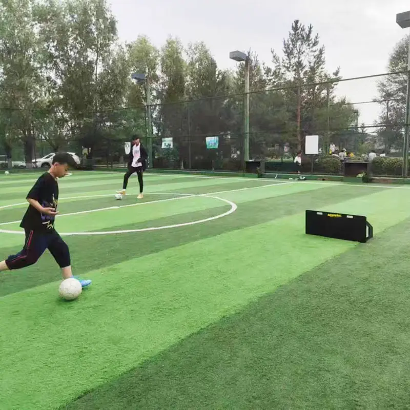 Eğitim ekipmanları futbol Rebound kurulu yüksek yoğunluklu polietilen futbol geçen duvar