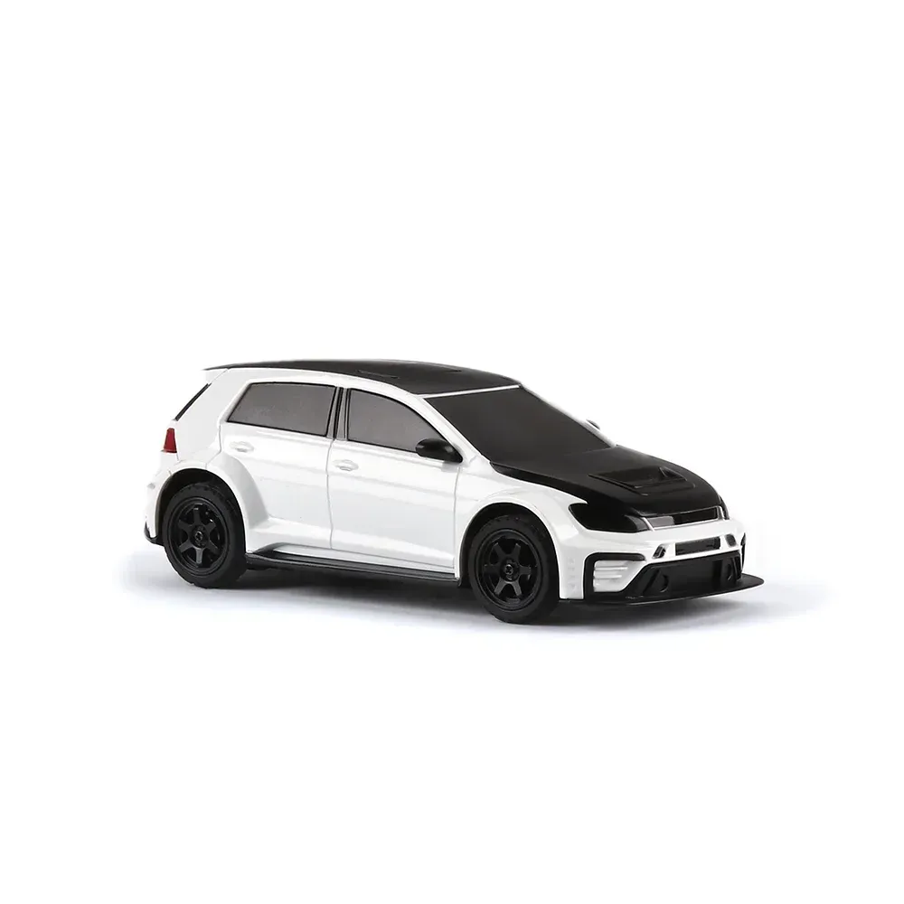 Voiture uniquement blanche et colorée