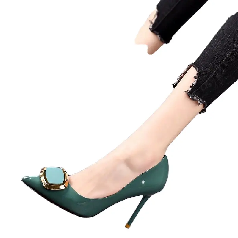 Personnalisé luxe nouvelles femmes 2022 talons hauts ensemble de pieds chaussures simples Stiletto boucle carrée sandale à talon unique chaussures vertes