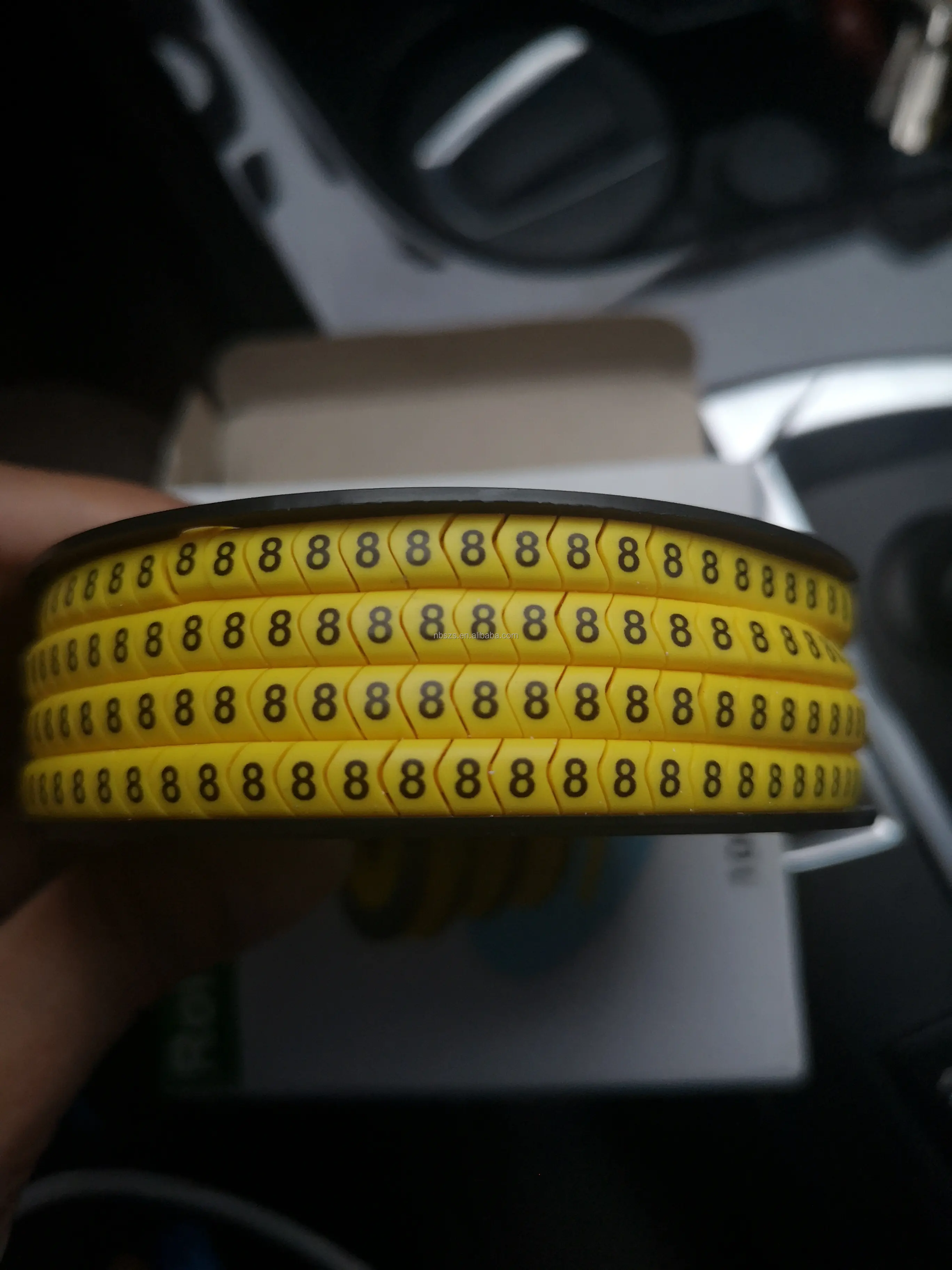 Marqueur de câble rond de fil électrique d'étiquette de câble de numéro jaune intelligent pour prendre des notes