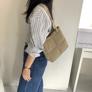 Fashion Women's Simple Solid Color Cotton Padded Message <strong>Bag</strong> Custom Soft Nylon Waterproof Large Capacity Quilted Puffy Tote <strong>Bag</strong> - Product Image 3