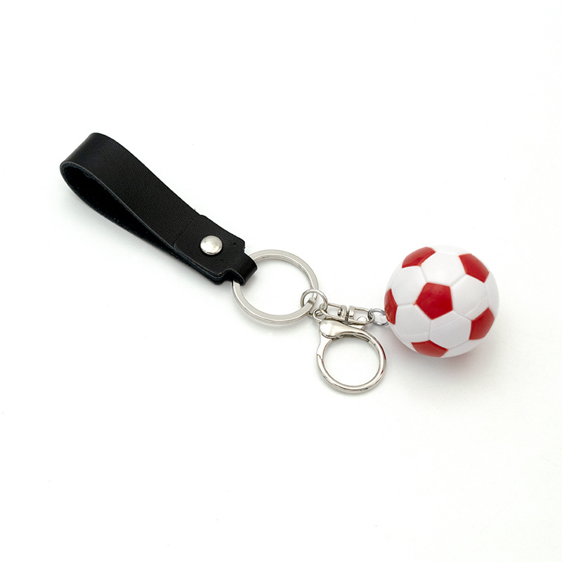 Balón de fútbol blanco con puntos rojos.