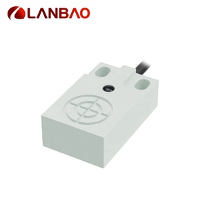 LANBAOフラッシュスクエア誘導近接センサー10-30V5mm検出距離DC誘導プロキシセンサーCE付き - Product Image 1