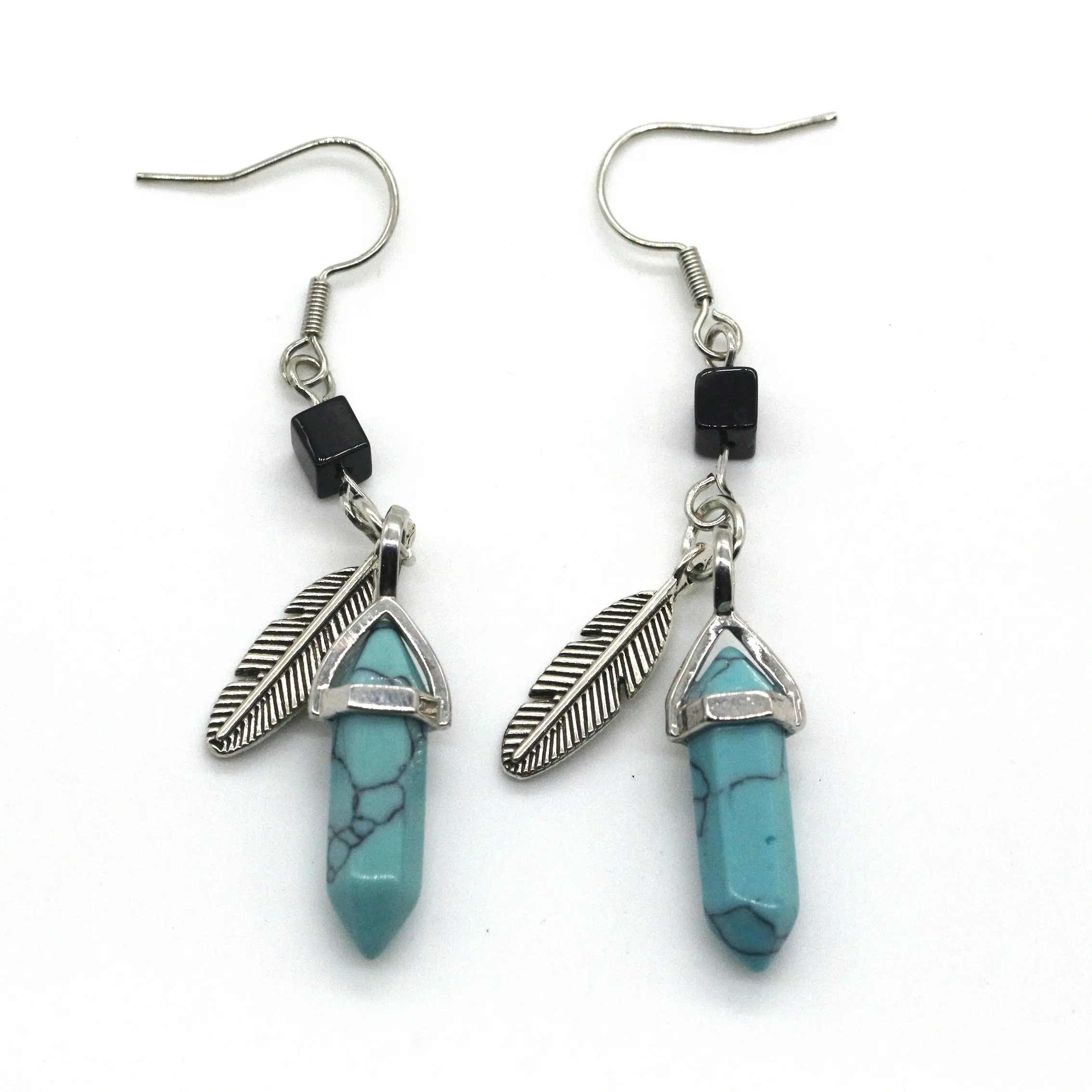 Vente en gros de boucles d'oreilles pendantes en pierre Accessoires pour femmes Boucles d'oreilles pendantes en pierre de cristal à pointe hexagonale bleu turquoise