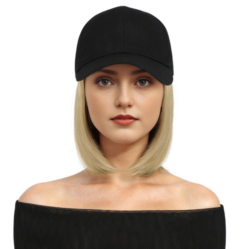 Chapeau noir et cheveux d'or clair