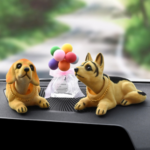 2024 הנדנד כלב רועד ראש צעצועים חמוד bobblehead כלבלב בובות נדנדה קישוטי מכונית הבית עיצוב פנים אוטומטי תפאורה פנים