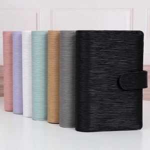 Túi Đựng Đồ Da In Họa Tiết Saffiano Lớn 7 Màu Mới Bán Chạy Sổ Kế Hoạch Ngân Sách <span class=keywords><strong>A6</strong></span> Chất Kết Dính Với Phong Bì <span class=keywords><strong>A6</strong></span>, Có Sẵn Miếng Chèn & Bảng Điều Khiển - Product Image 3