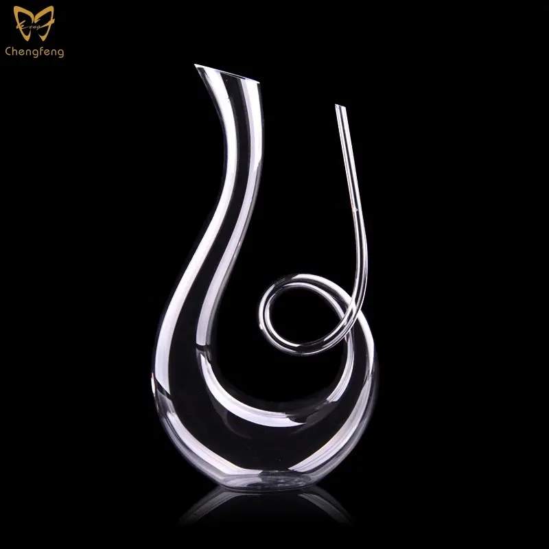 Novo u em forma de vento vermelho decanter, cristal decanter e vinho de vidro