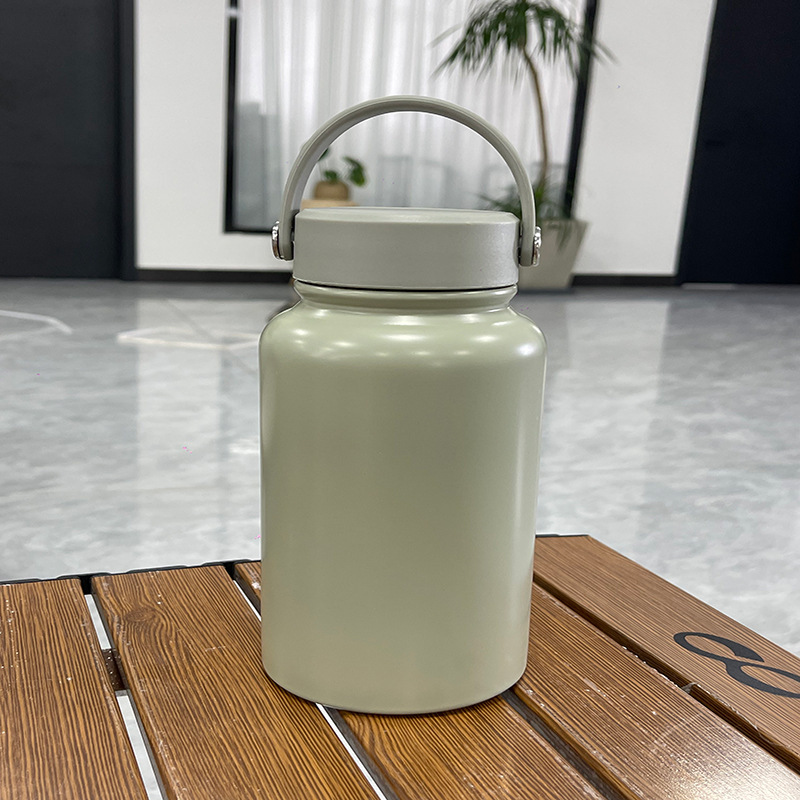 Peinture mate unie gris terre sans couvercle de tasse