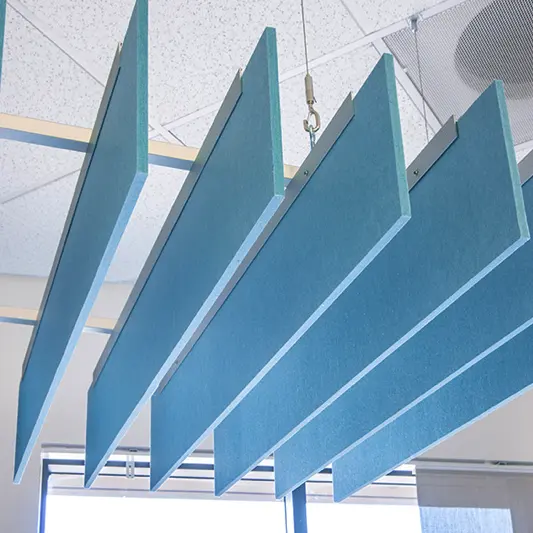 akustik-deckenfliesen in kundenspezifischer größe akustikplatten decke 100 % polyester material schalldichte akustikwandplatten decke